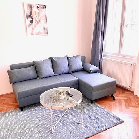 וינה Brand New Spacious & Stylish Aptmt In City-Centre מראה חיצוני תמונה