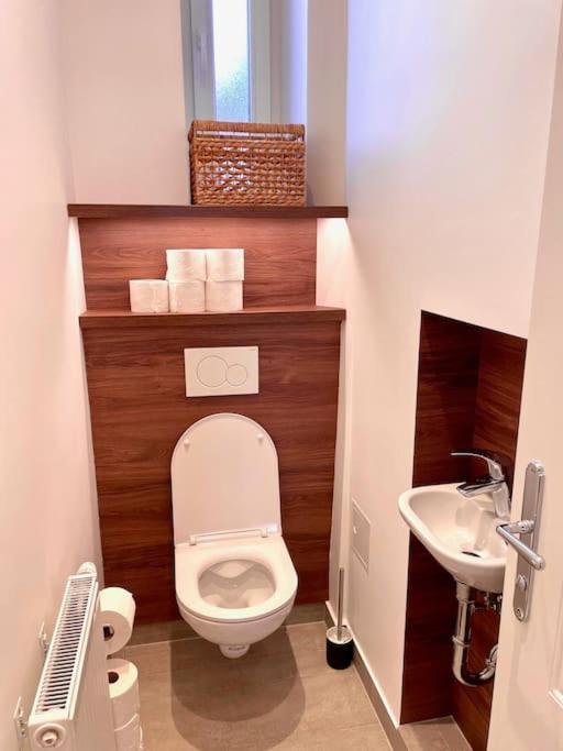 וינה Brand New Spacious & Stylish Aptmt In City-Centre מראה חיצוני תמונה